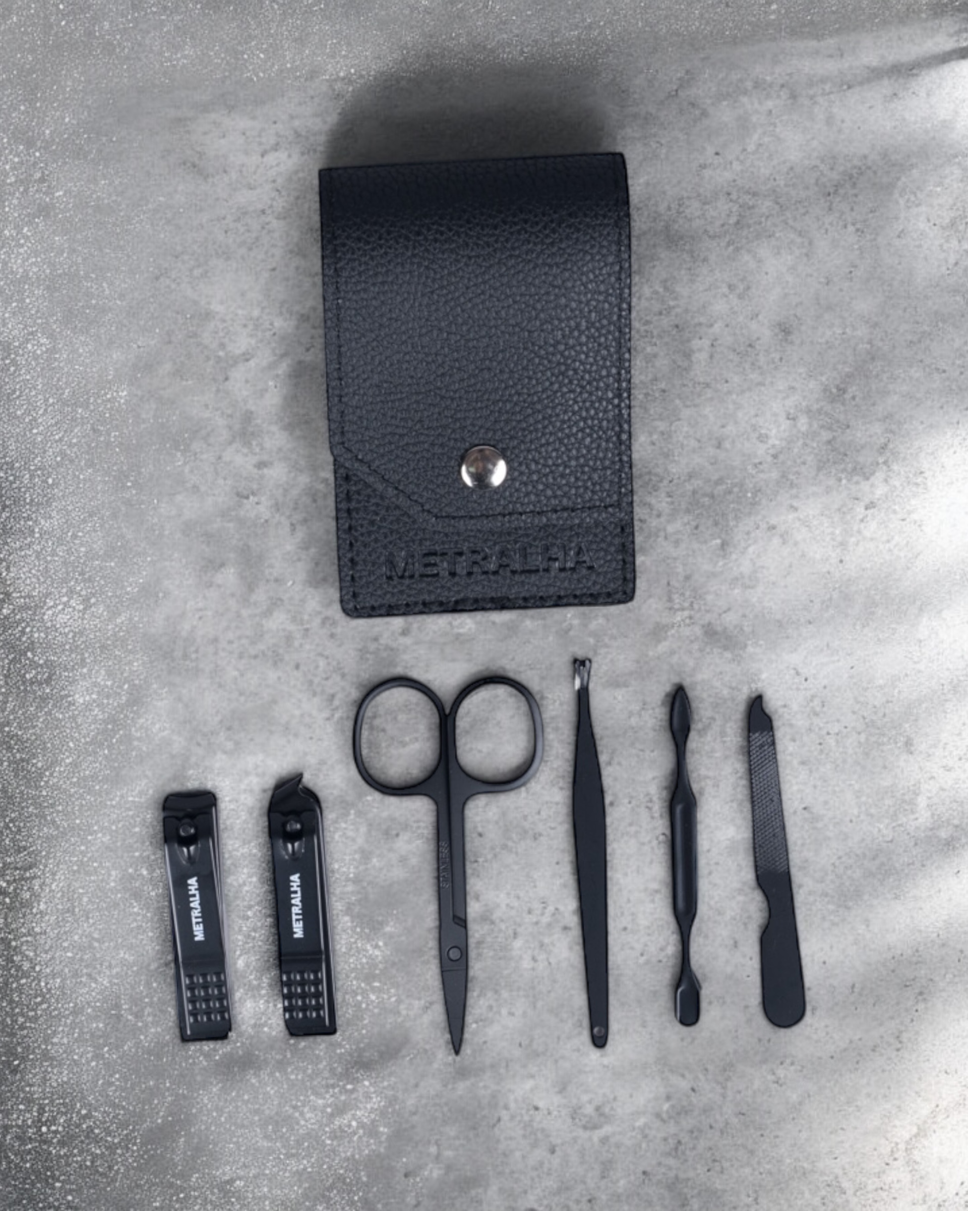 metralha-worldwide-nail-kit-limited-edition-black-with-scissors-tweezers-nail-clippers-leather