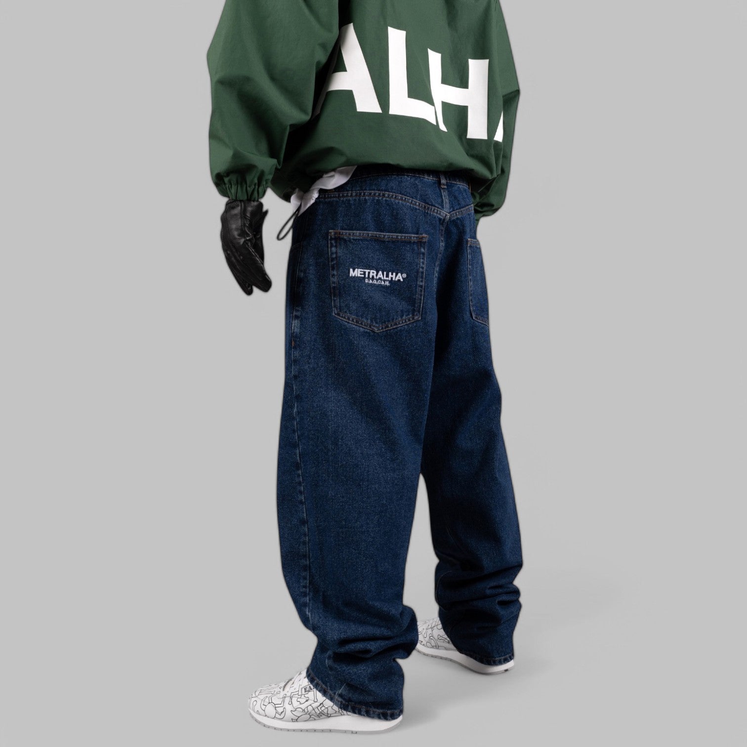 metralha-worldwide-windbreaker-green-waterproof-limited-edition-made-in-portugal-hood-ribbed-cuffs-oversized-fit-heavy-fabric-halfzip-premium-gods-denim-jeans-classic-metralha-label